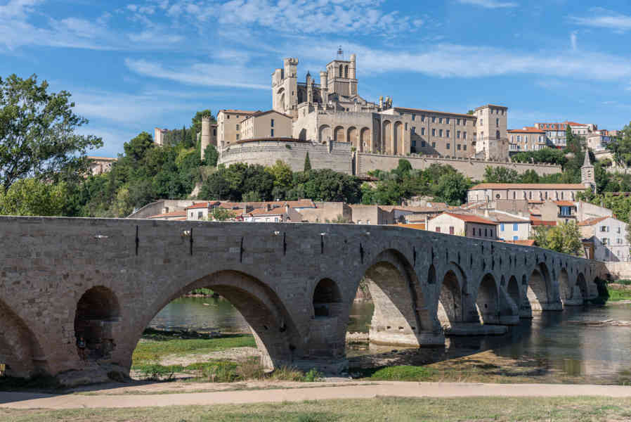 Francia - Béziers 037 - Puente Viejo y catedral de Saint-Nazaire & Saint-Celse.jpg